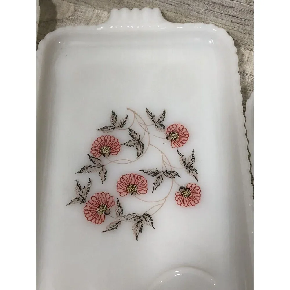 Set of 4 Porcelain White Sip and Snack Tray Ball & Floral Design Ribbed Edges